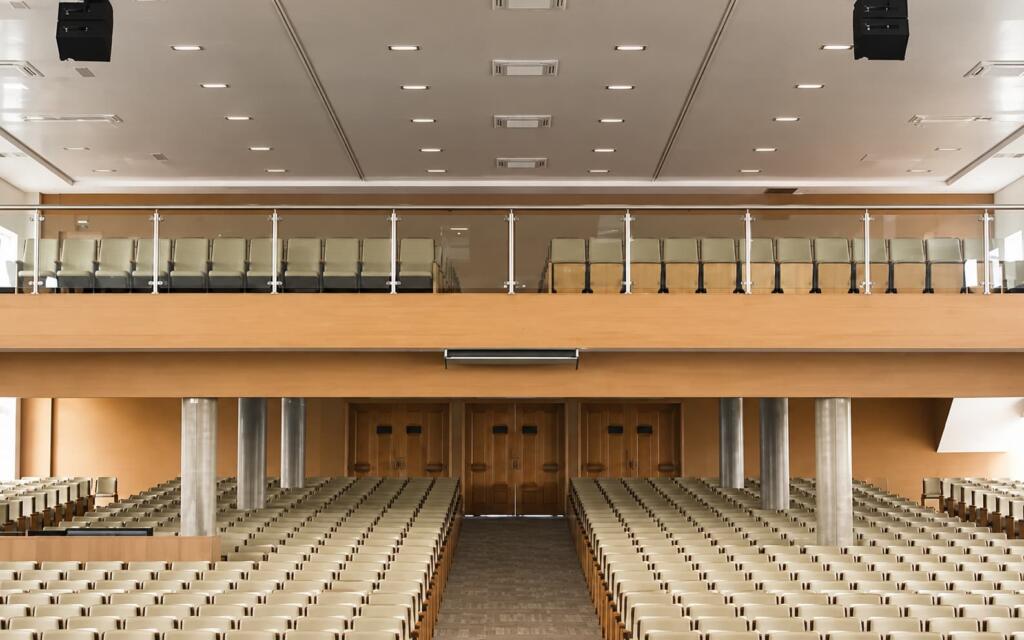 Tratamento acústico para igrejas: como garantir clareza no som 