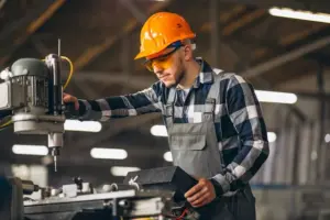 Corte e dobra de chapa em CNC: conheça o método ideal para seus projetos