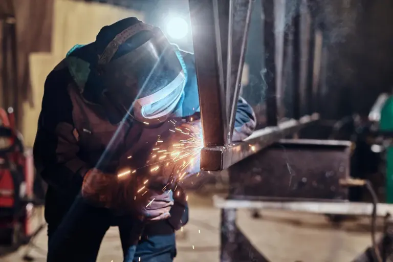 Tipos de soldas industriais: As melhores técnicas para garantir qualidade e resistência