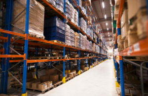 Empresa de armazenagem: como melhorar controle de estoque e distribuição