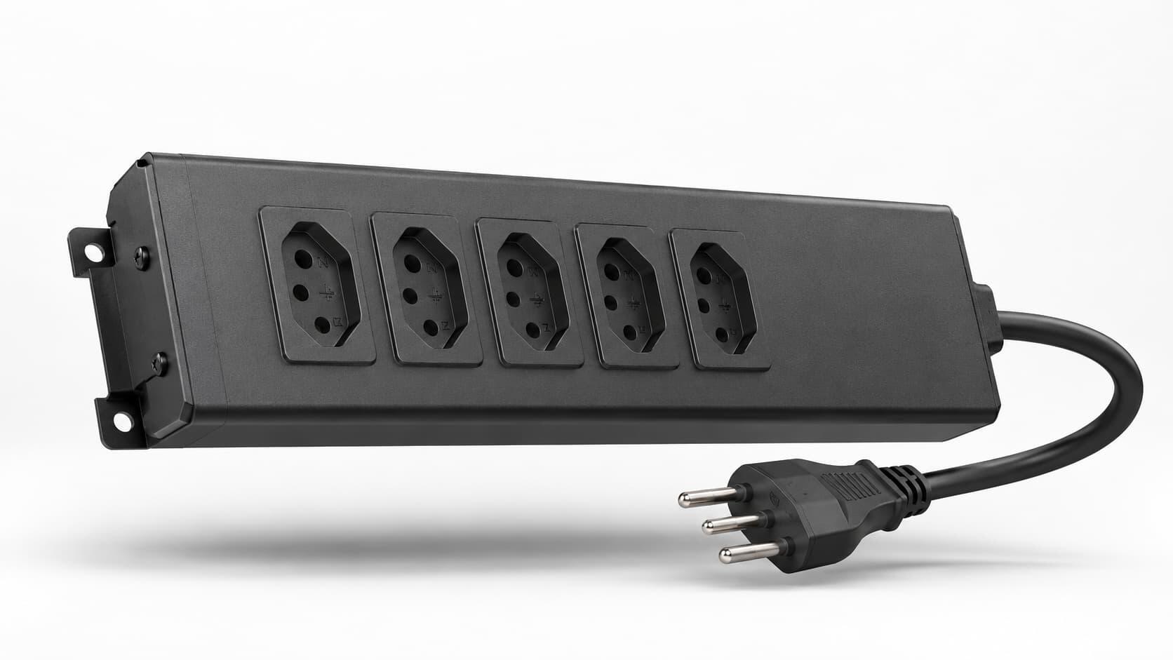 O multiplicador de tomadas ideal para proteger eletrônicos sensíveis 