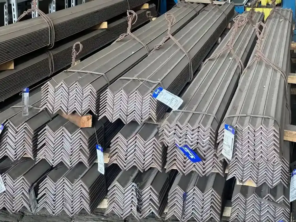 Cantoneira em aço carbono estrutural: Direto da usina 
